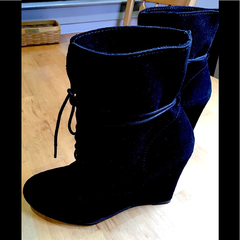 Black nubuck suede ankle boots w/ around ankle lacing & integrated heel 4” rise